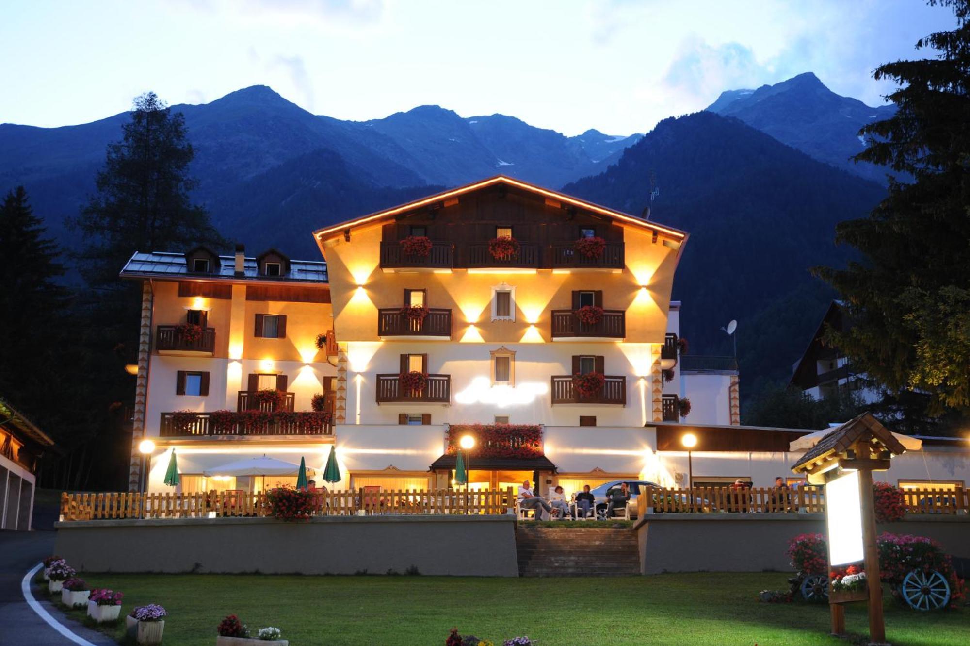 Hotel Alpino Wellness & Spa Peio Fonti Eksteriør billede